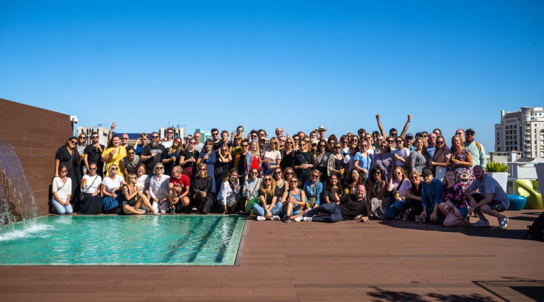 OTW i Lissabon 2019, glada OTW:are på gruppbild vid fontän